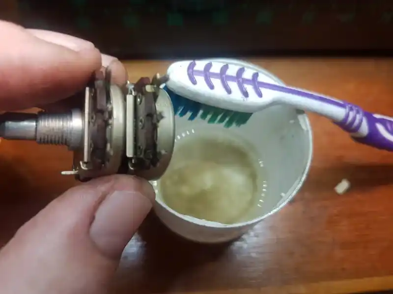 ניקוי פוטנציומטרים